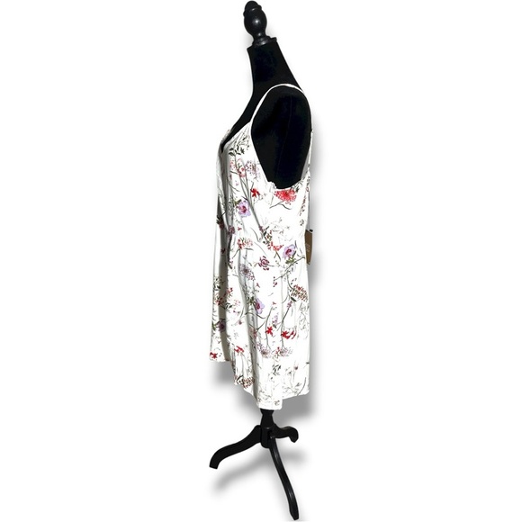 Vero Moda NWT Floral White Red/Purple Floral Print Sleeveless Flowy Mini Dress - Picture 3 of 12